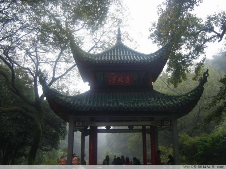 （人教新课标）六年级美术上册PPT课件爱护古建筑1PPT课件.ppt_第1页