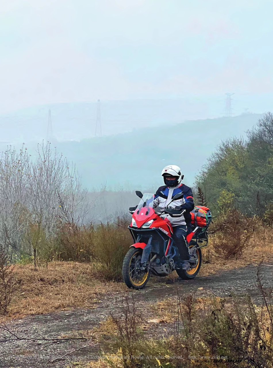 万绿丛中一点红__摩托莫里尼X-CAPE摩旅路试记录_嘟嘟.pdf_第2页